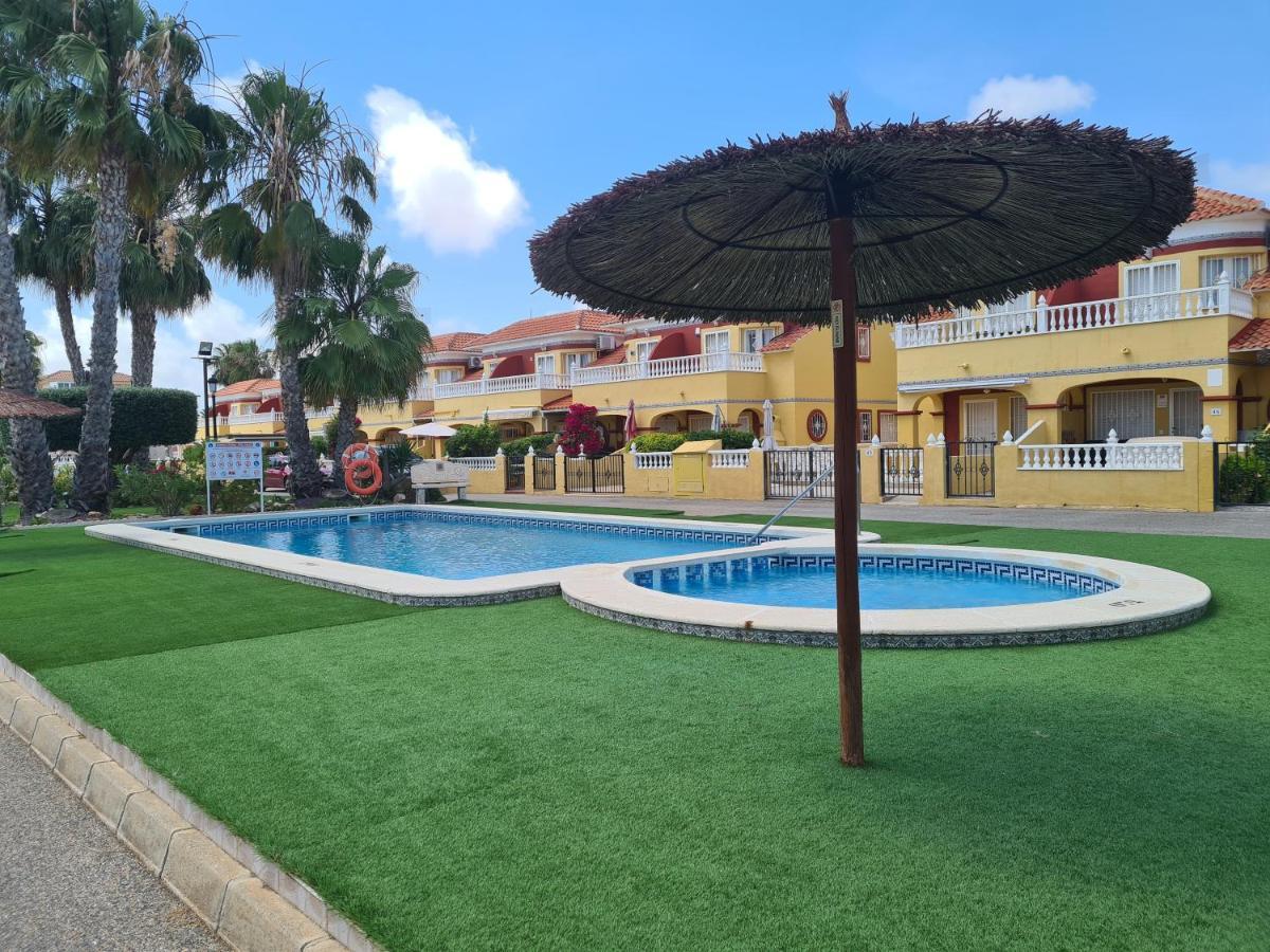 2 Bedroom Property In Closed Urbanisation Torrevieja Exterior foto