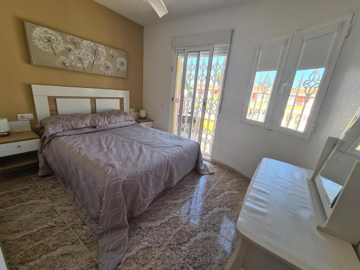 2 Bedroom Property In Closed Urbanisation Torrevieja Exterior foto